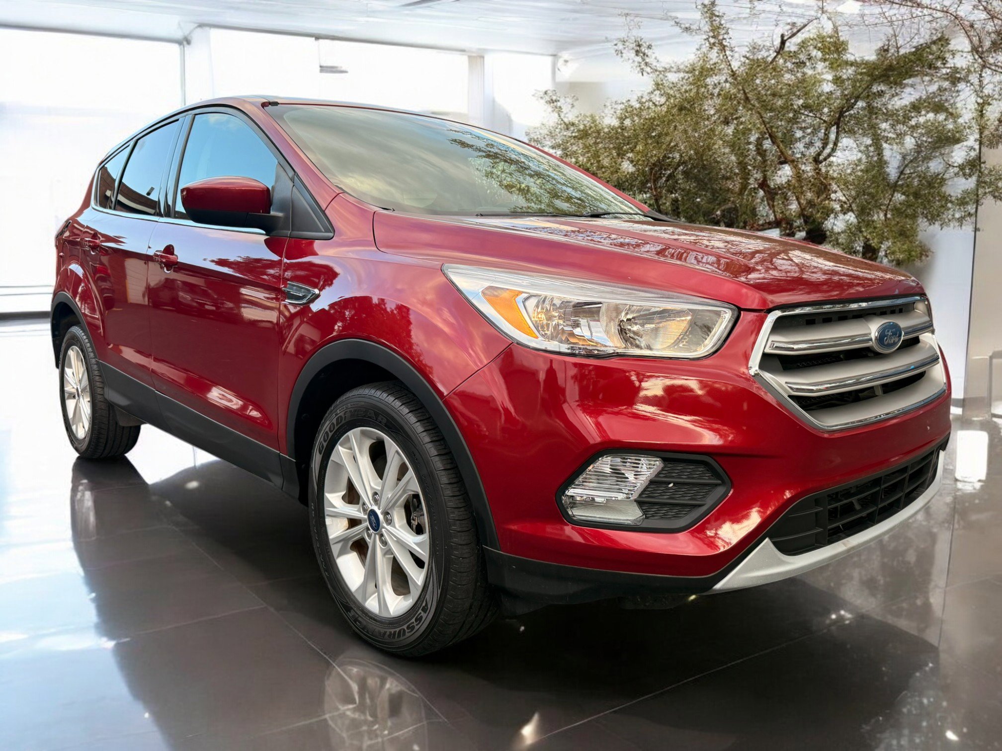 Used 2017 Ford Escape SE image 4