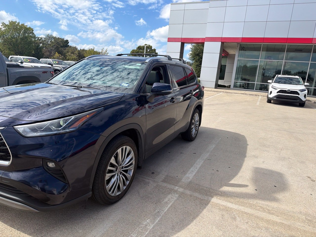 Used 2024 Toyota Highlander Platinum FWD image 7