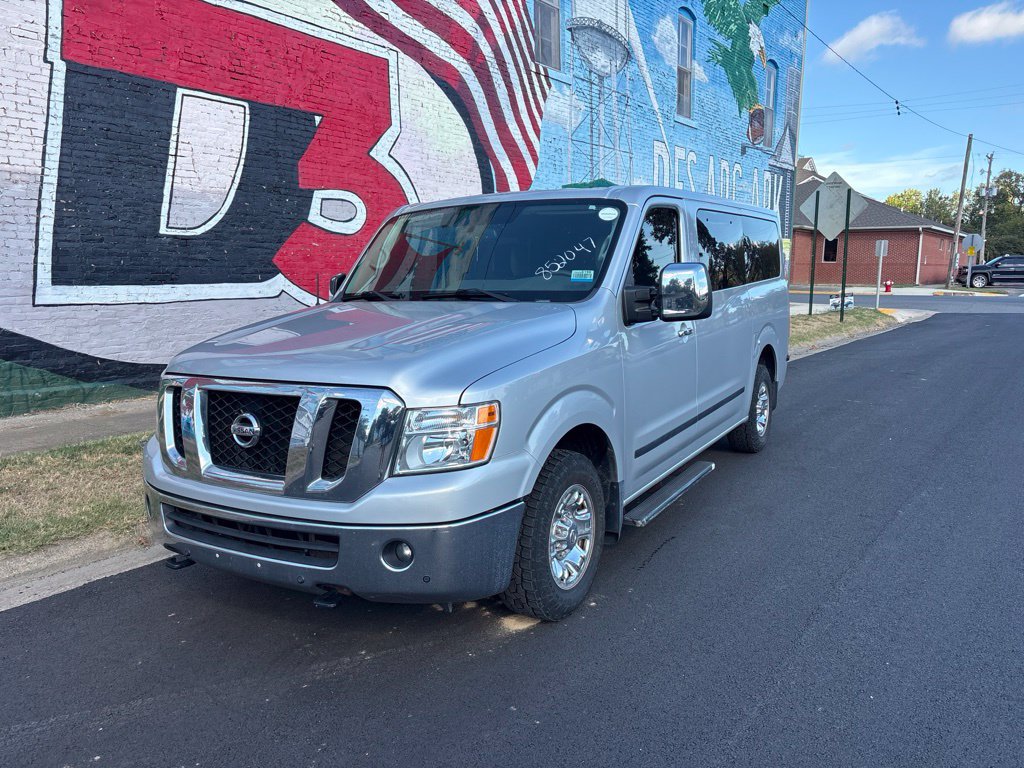 Used 2018 Nissan NV 3500 SL RWD image 2