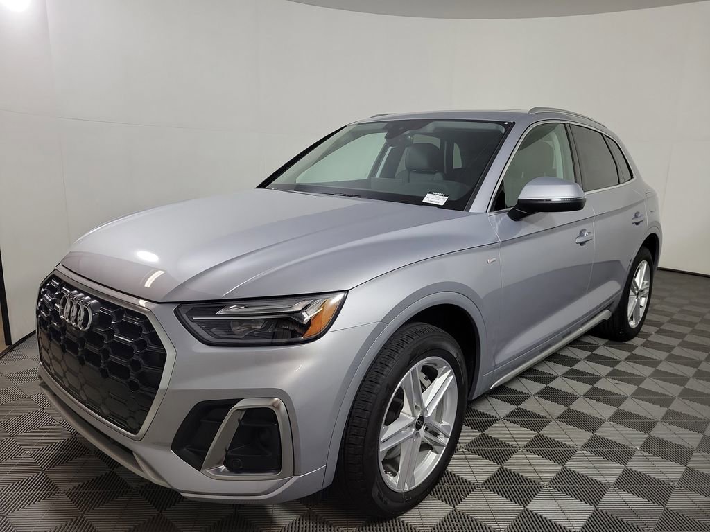 Used 2024 Audi Q5 e Premium Plus w/ Premium Plus Package AWD/4WD image 3