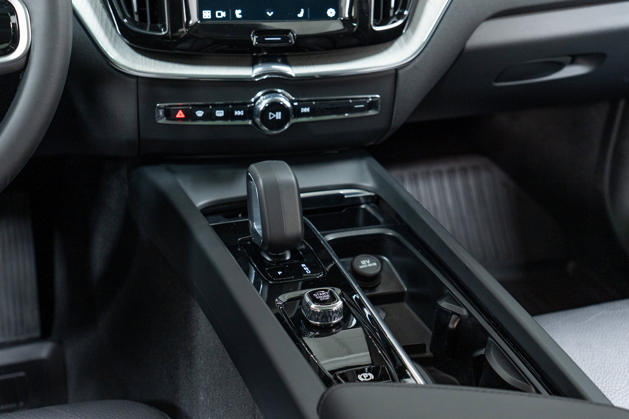 Used 2025 Volvo XC60 T8 Plus w/ Climate Package image 20