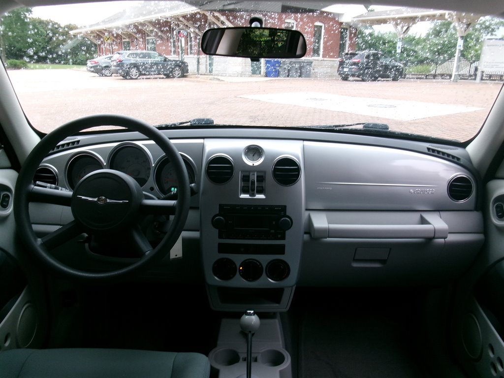 Used 2009 Chrysler PT Cruiser FWD image 13
