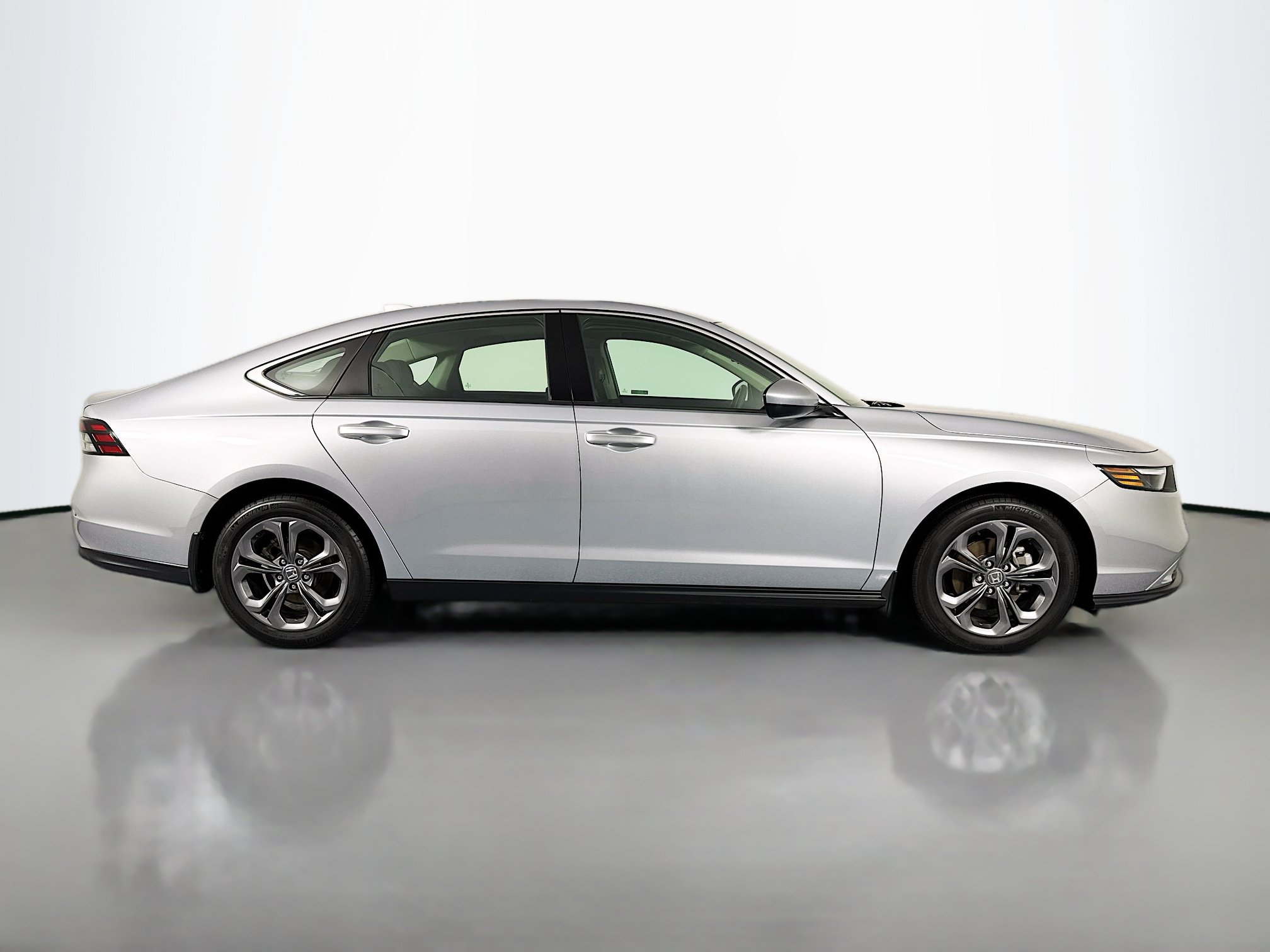 Certified 2023 Honda Accord EX image 4