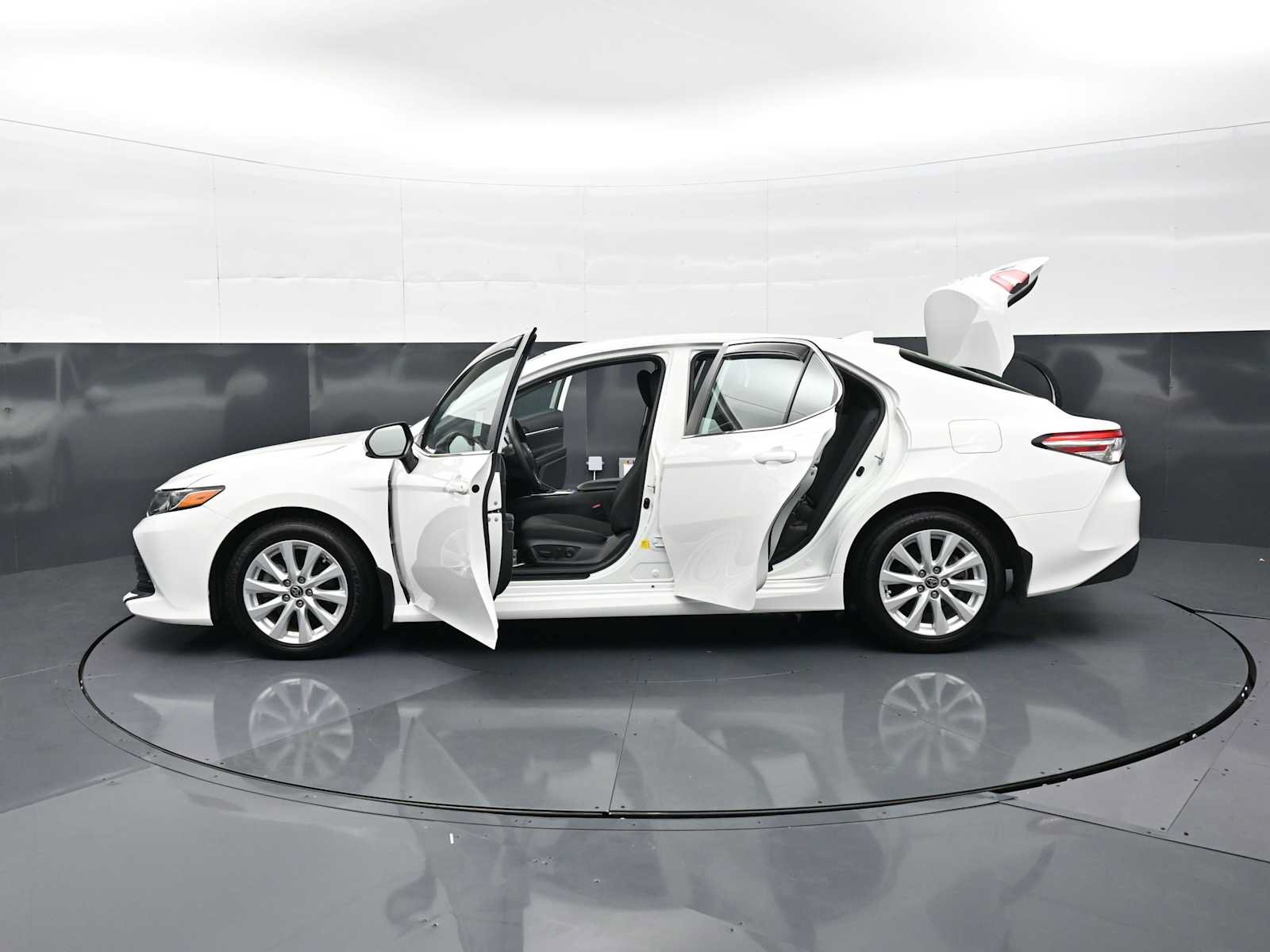 Used 2020 Toyota Camry LE w/ Cold Weather Package AWD/4WD image 36