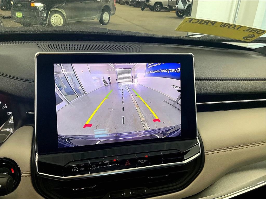 Used 2024 Jeep Compass Limited image 19