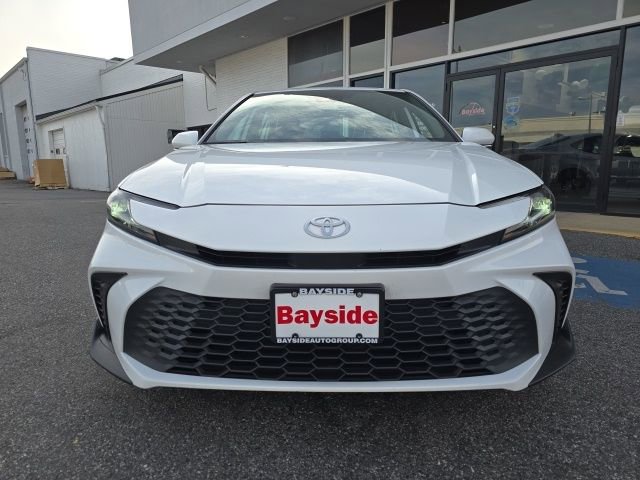 Used 2025 Toyota Camry SE w/ Convenience Package image 4