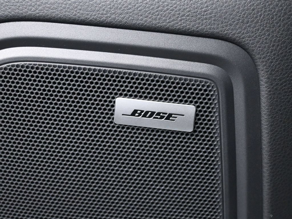 Certified 2025 Porsche Macan Turbo AWD/4WD image 27