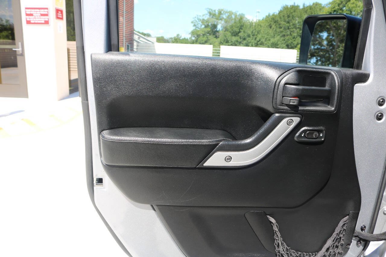 Used 2014 Jeep Wrangler Unlimited Rubicon AWD/4WD image 71