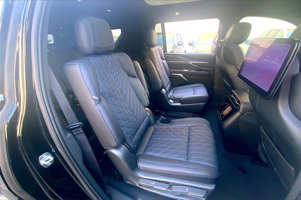 New 2026 Cadillac Escalade IQL Sport 1 w/ LPO, Premium Carpet Package image 31