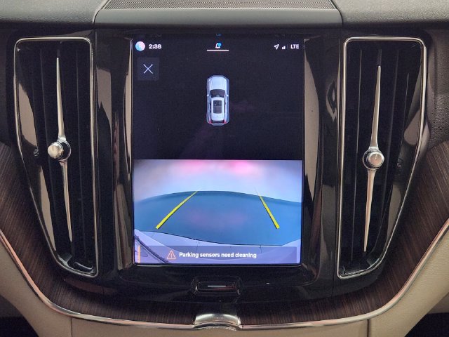 Used 2022 Volvo XC60 B5 Momentum AWD/4WD image 18