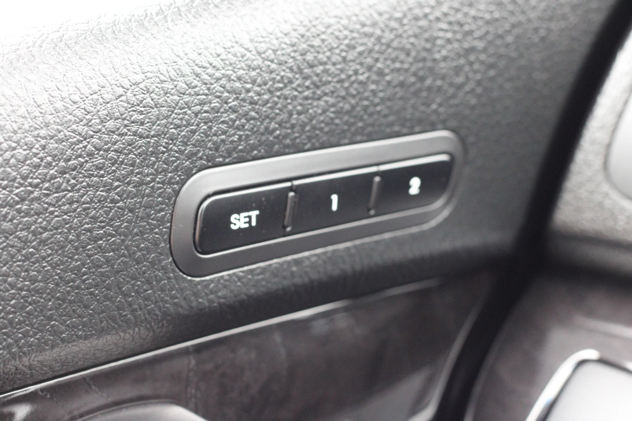 Used 2014 Kia Sorento SX w/ 3rd Row Package AWD/4WD image 22