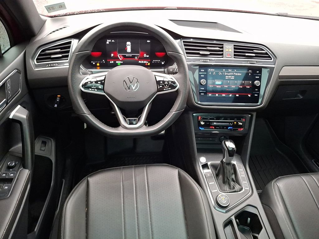 Used 2024 Volkswagen Tiguan SE R-Line AWD/4WD image 2