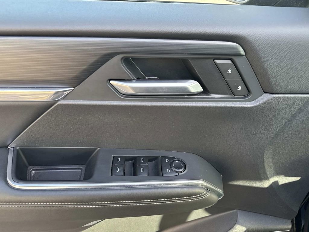 Used 2025 GMC Acadia Elevation image 21