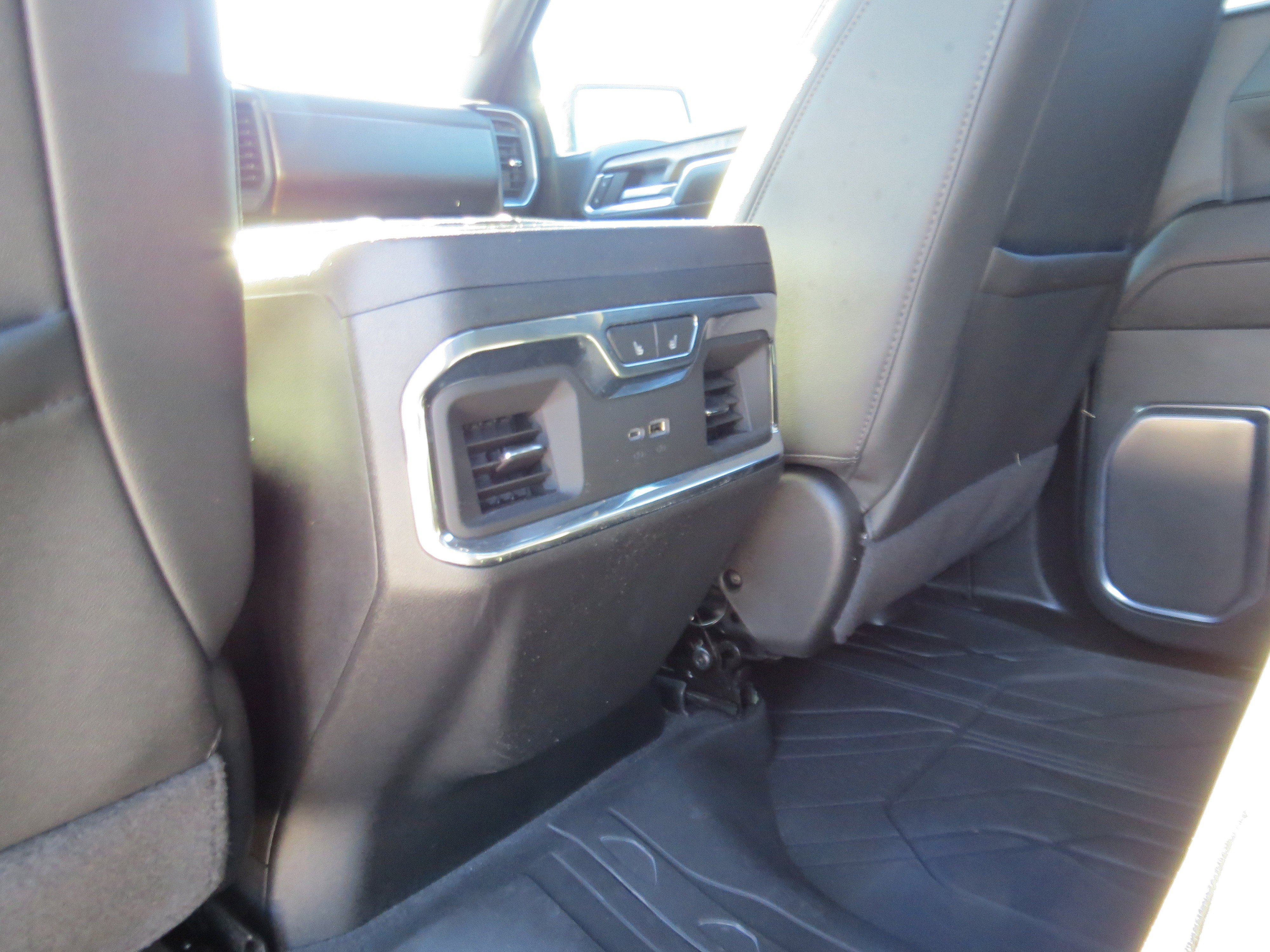 Used 2024 Chevrolet Silverado 1500 High Country w/ High Country Premium Package AWD/4WD image 15