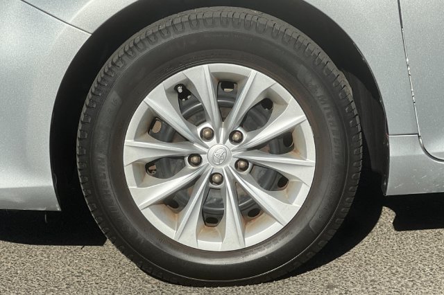 Used 2016 Toyota Camry LE FWD image 30