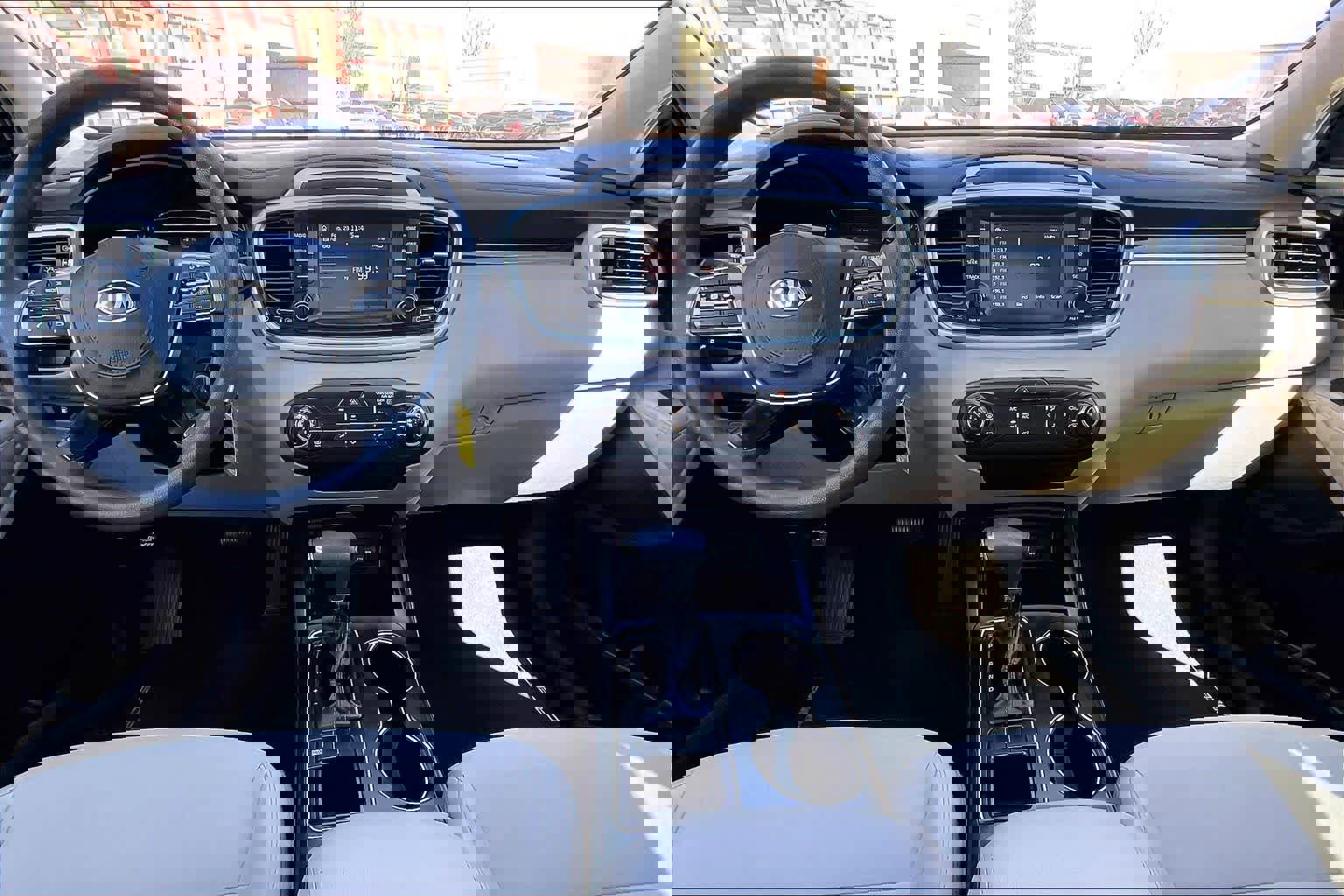 Used 2019 Kia Sorento LX image 15