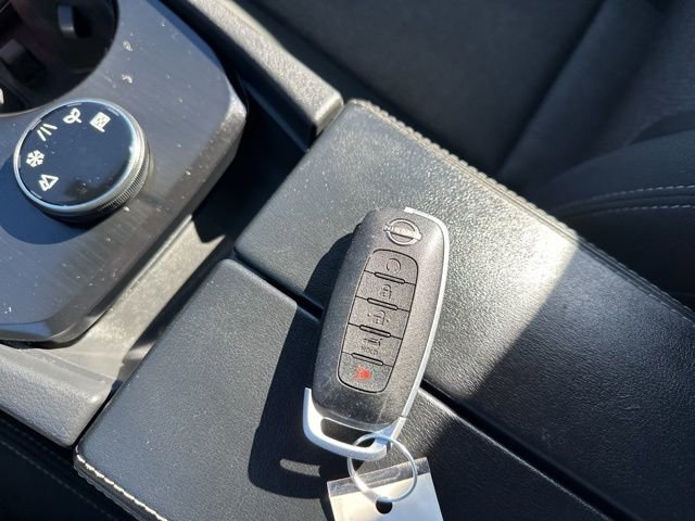 Used 2024 Nissan Rogue SV image 34