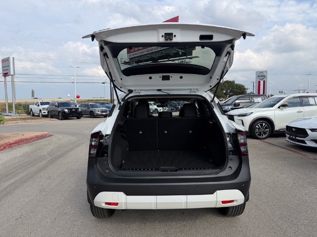 Used 2025 Nissan Kicks SV w/ Illumination Package FWD image 28