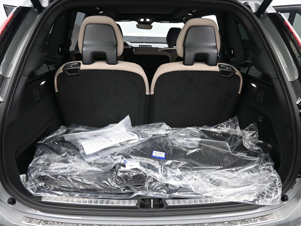 New 2026 Volvo XC90 B6 Plus w/ Protection Package Premier image 19