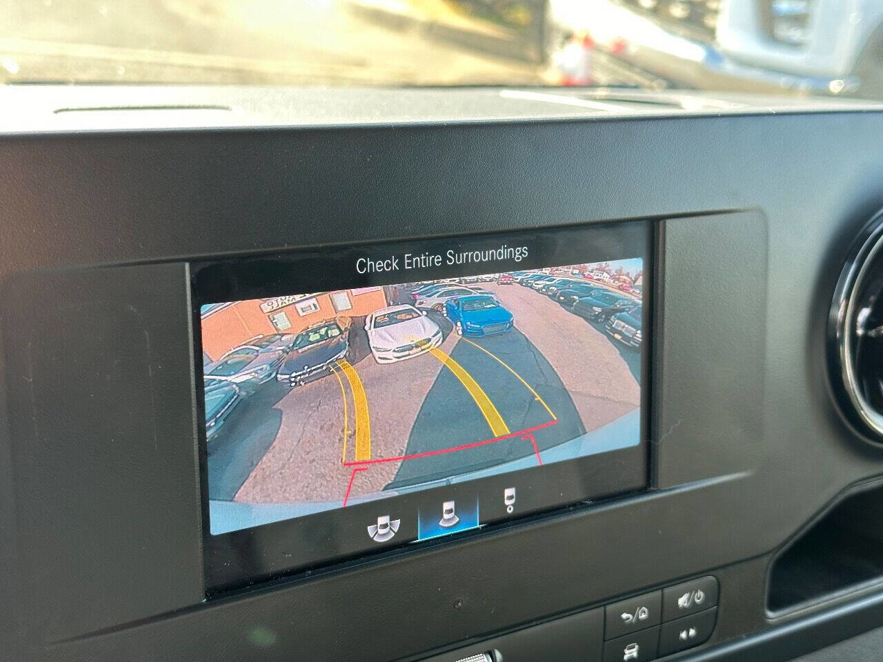 Used 2019 Freightliner Sprinter 3500 image 22