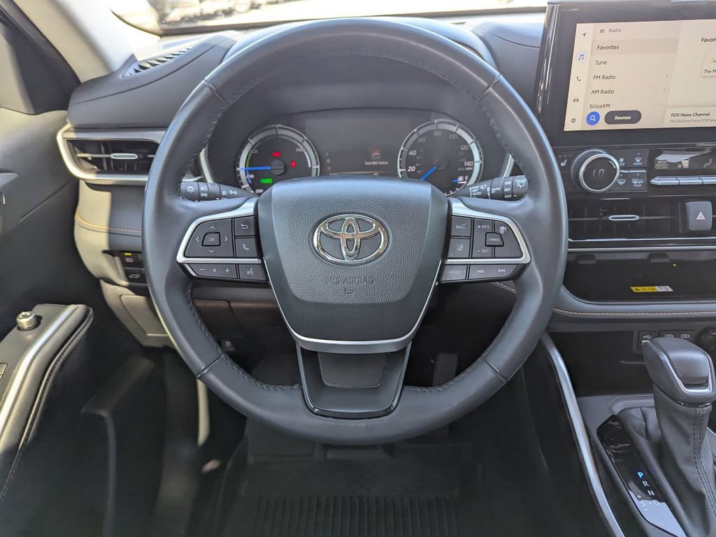 Used 2023 Toyota Highlander Bronze Edition image 12