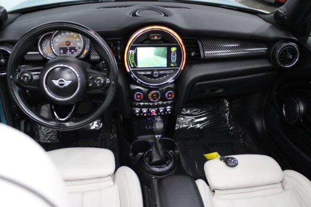 Used 2018 MINI Cooper S FWD image 2