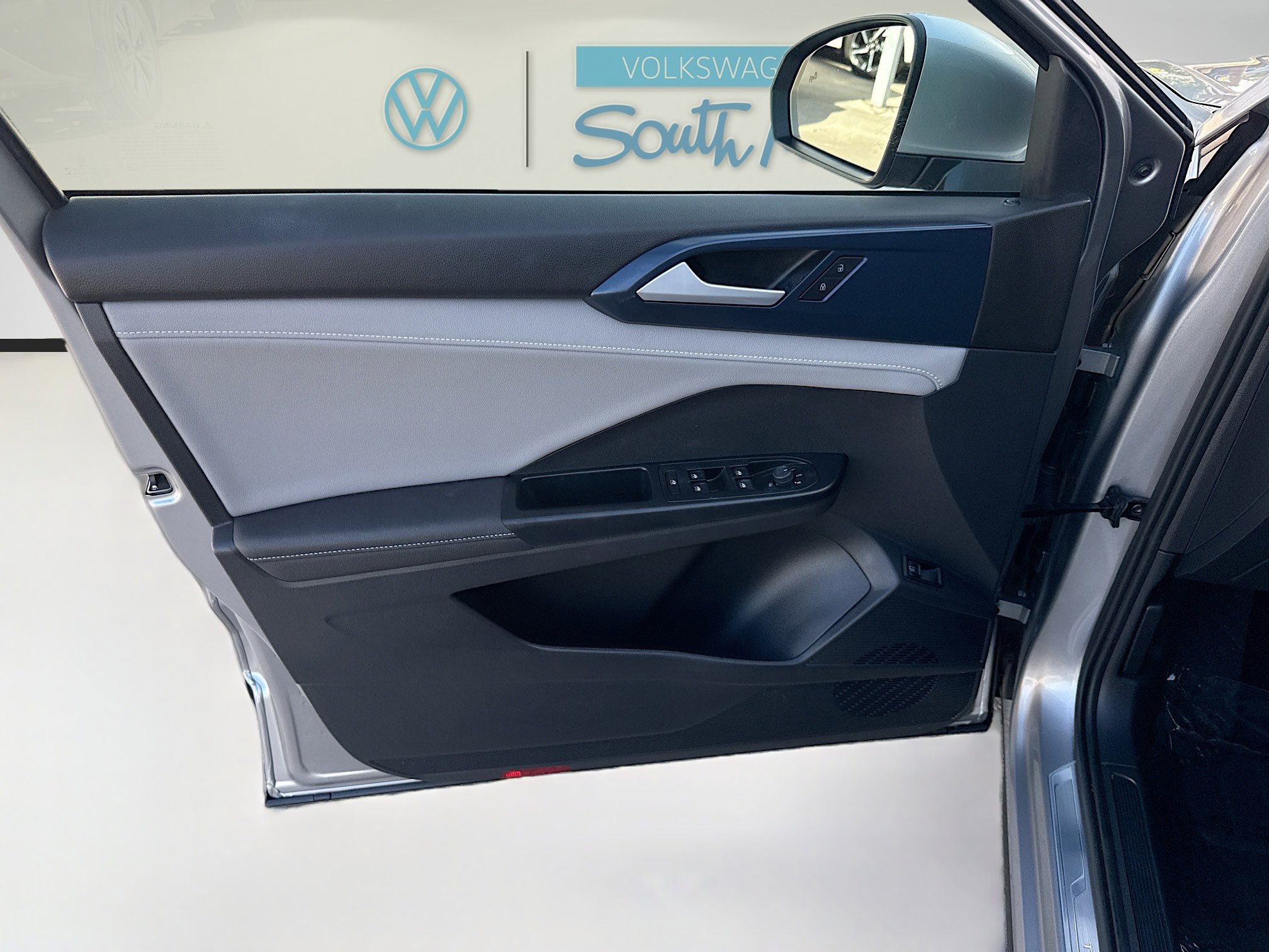 Certified 2024 Volkswagen Taos SE FWD image 18