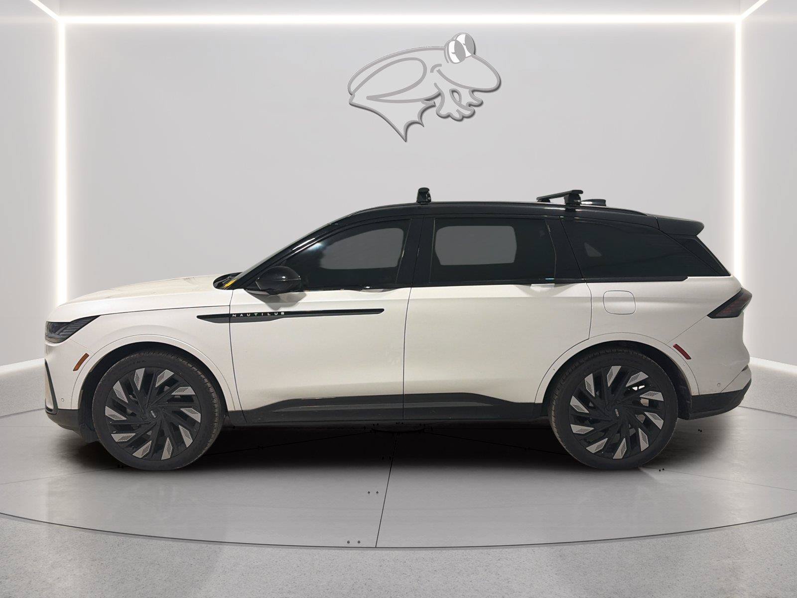 Used 2024 Lincoln Nautilus Reserve w/ Jet Appearance Package (87T) AWD/4WD image 2