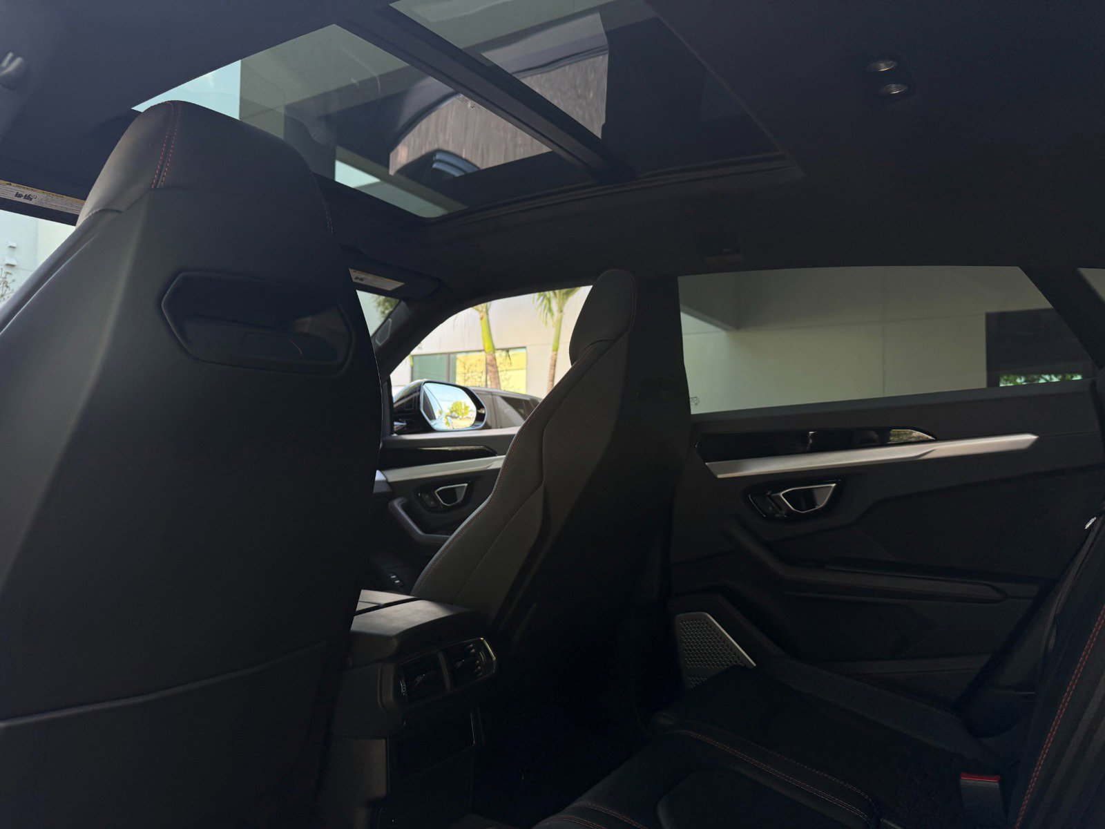 Used 2019 Lamborghini Urus AWD/4WD image 22