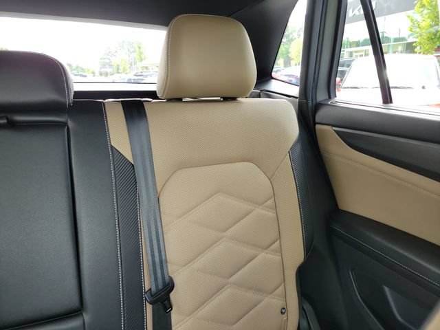 Used 2024 Volkswagen Atlas Cross Sport SE FWD image 12