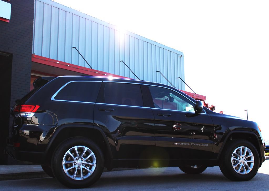 Used 2022 Jeep Grand Cherokee Laredo E AWD/4WD image 6