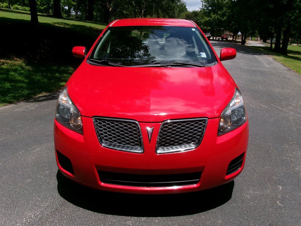 Used 2009 Pontiac Vibe w/ Preferred Package FWD image 2