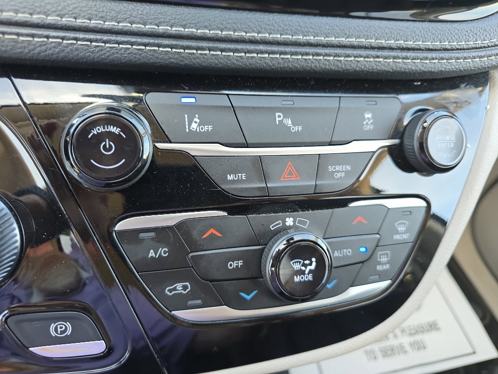 Used 2024 Chrysler Pacifica Limited FWD image 24