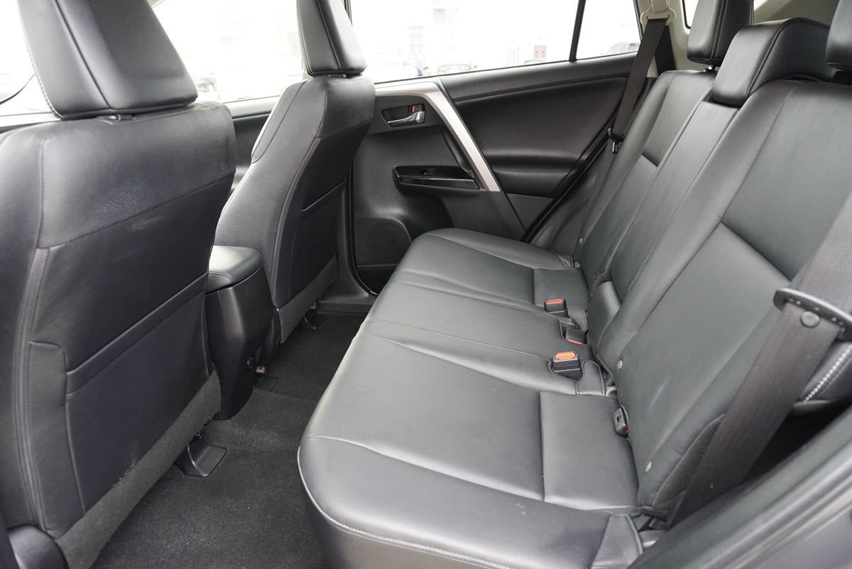Used 2016 Toyota RAV4 Limited FWD image 18