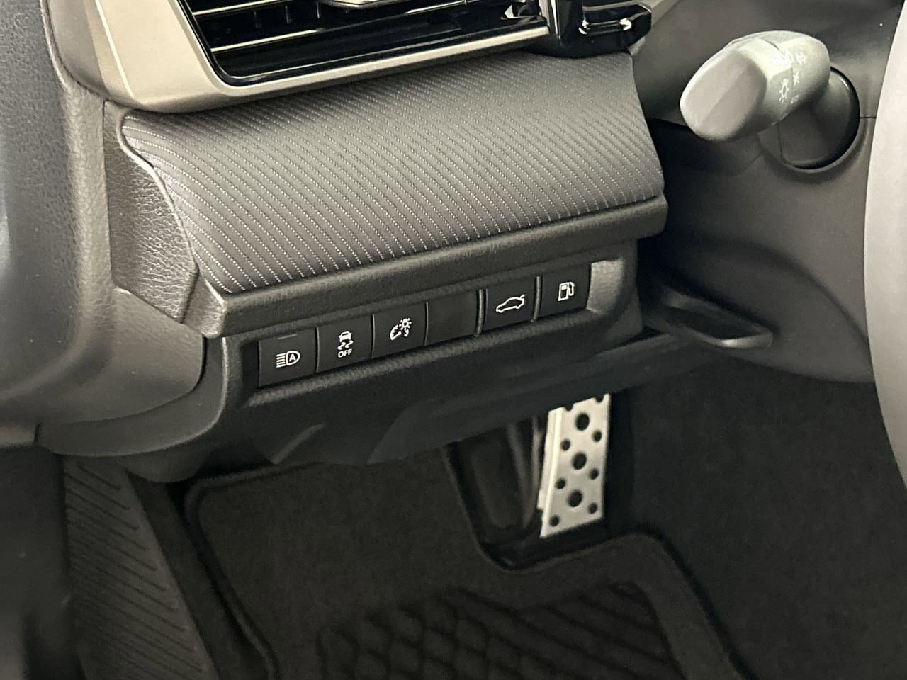 New 2026 Toyota Camry SE FWD image 14
