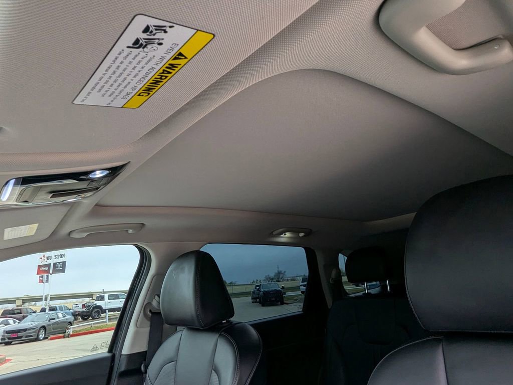 Used 2025 Kia Sorento SX image 16