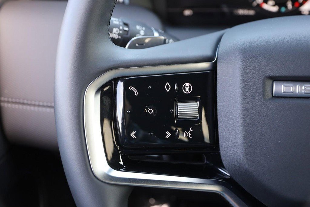 Used 2024 Land Rover Discovery Sport Dynamic SE image 13