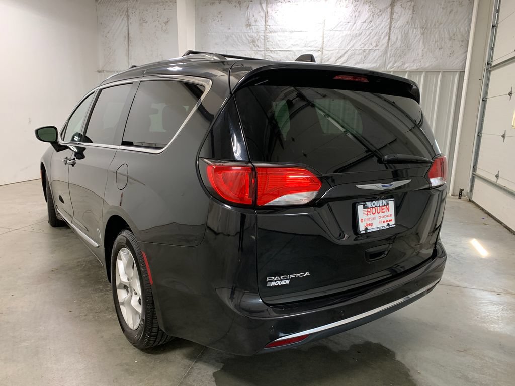 Used 2018 Chrysler Pacifica Touring-L w/ Tire & Wheel Group FWD image 25