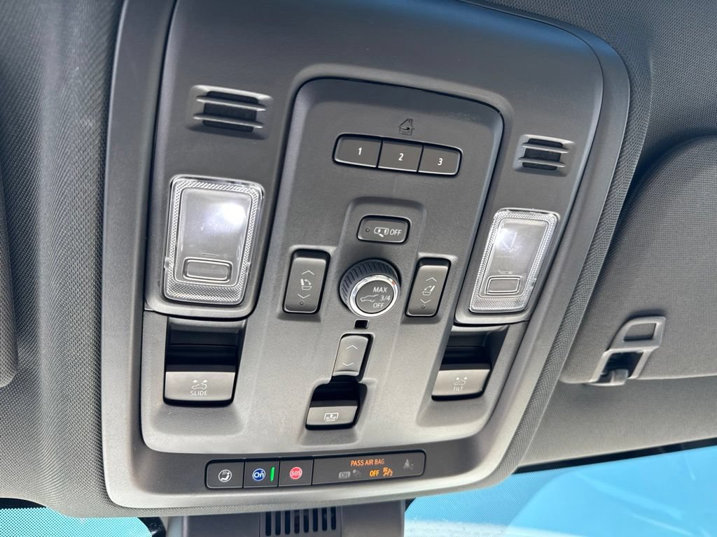 Used 2023 Chevrolet Tahoe Premier AWD/4WD image 27