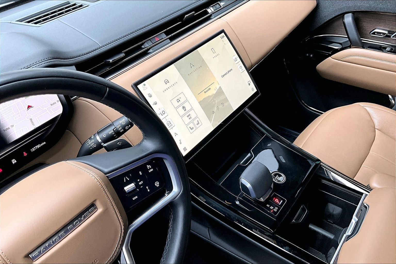 Used 2024 Land Rover Range Rover Sport SE image 32