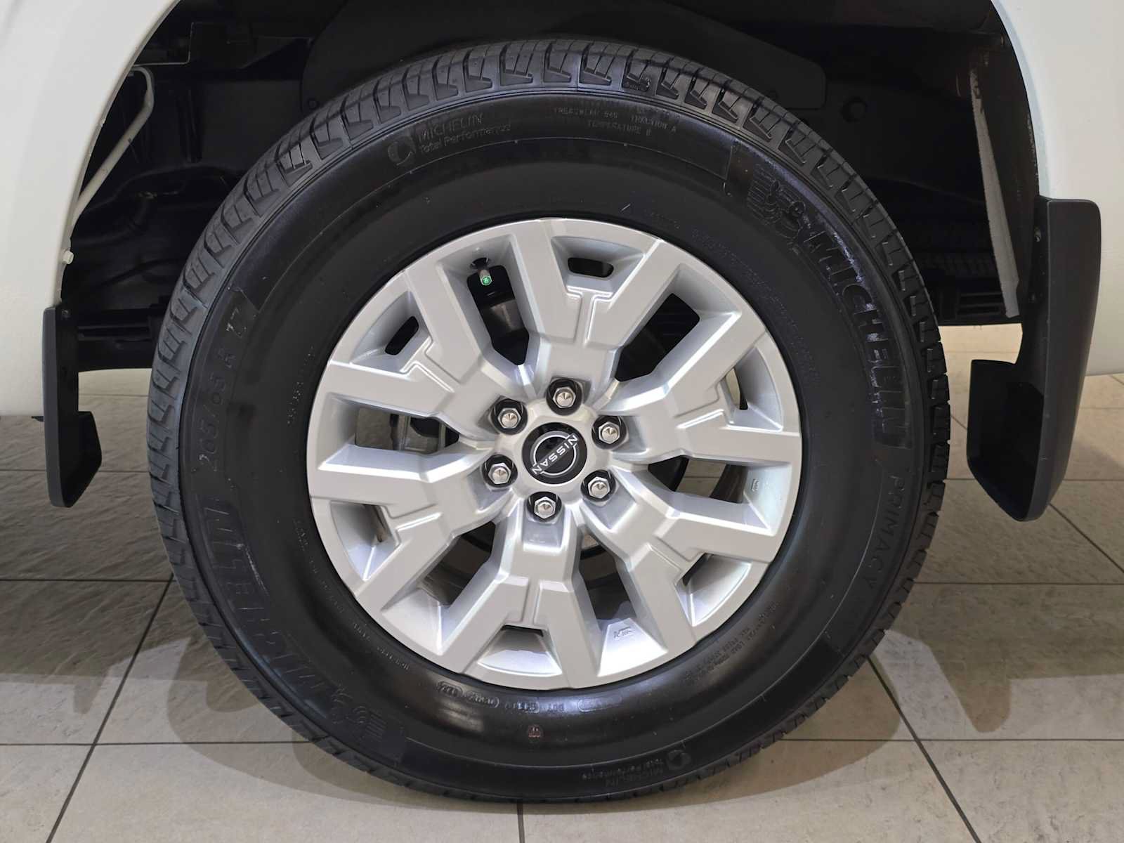 Used 2024 Nissan Frontier SV w/ SV Convenience Package RWD image 8