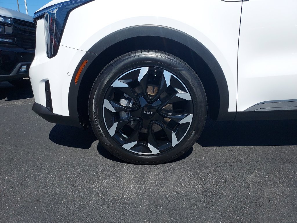 Used 2025 Kia Sorento SX FWD image 11