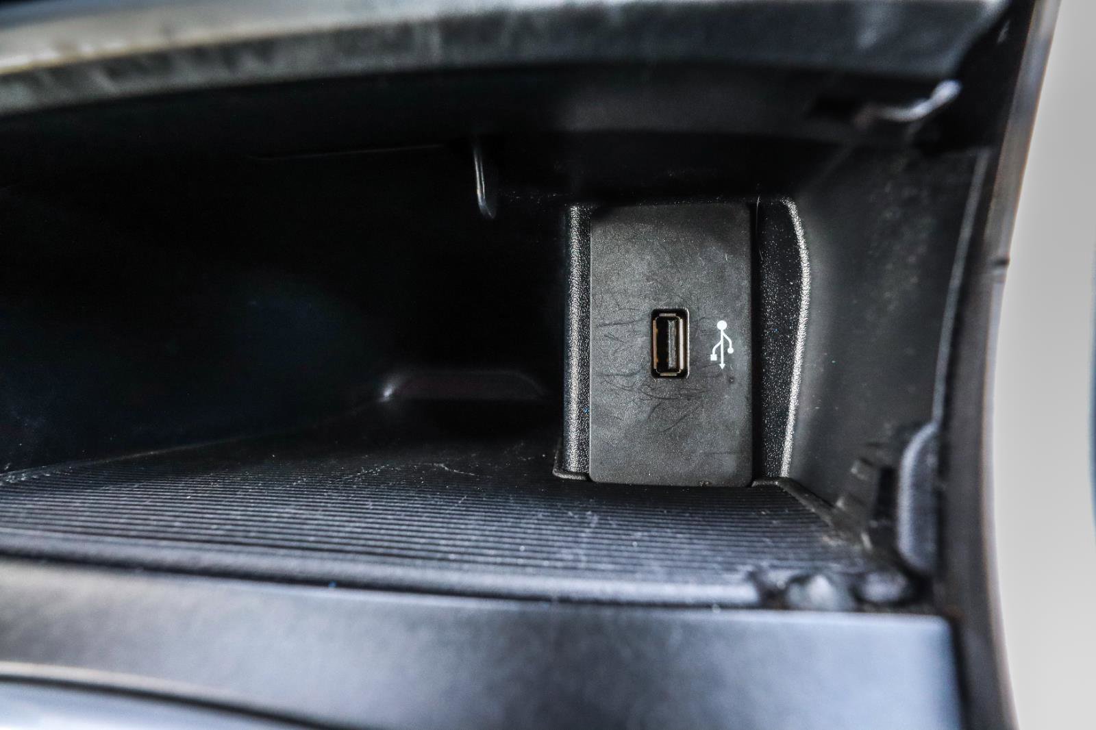 Used 2018 Ford Edge SEL image 9