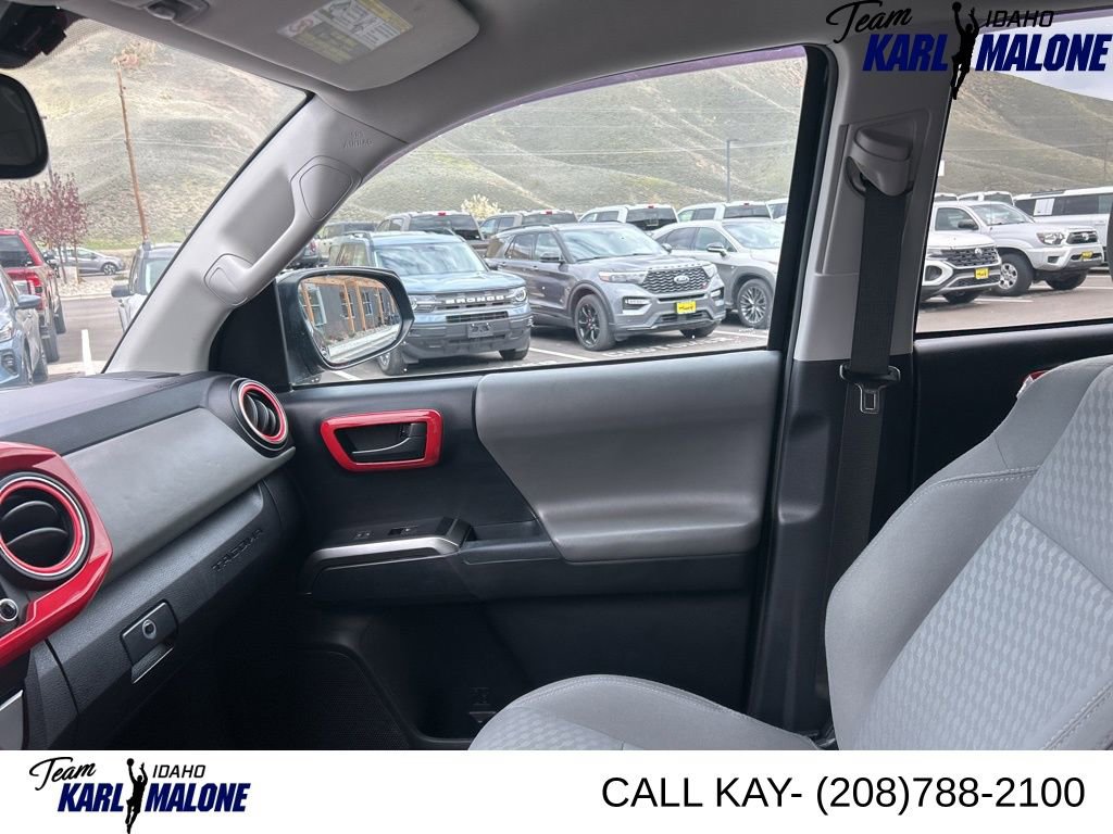 Used 2020 Toyota Tacoma TRD Off-Road AWD/4WD image 42