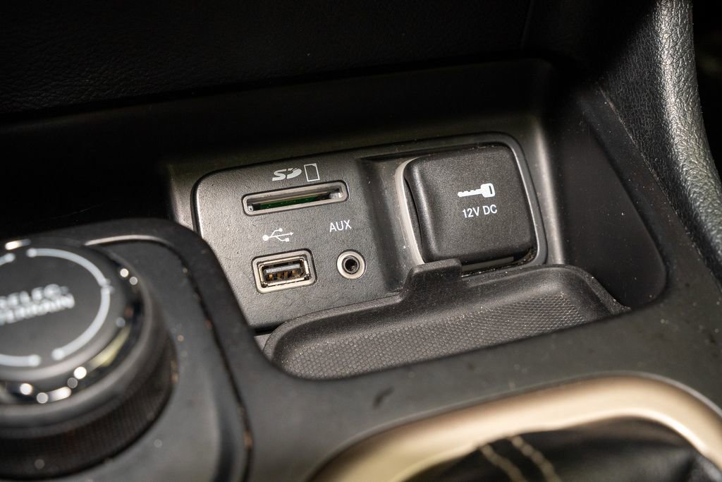 Used 2016 Jeep Cherokee Limited image 14