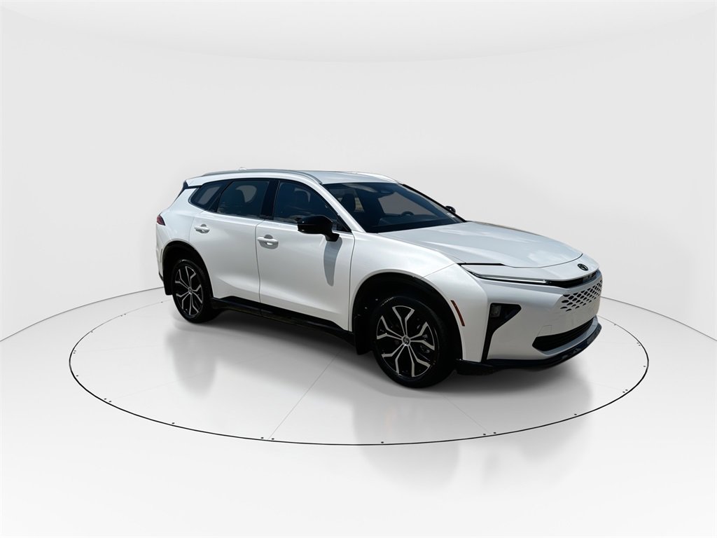 New 2025 Toyota Crown Signia image 2