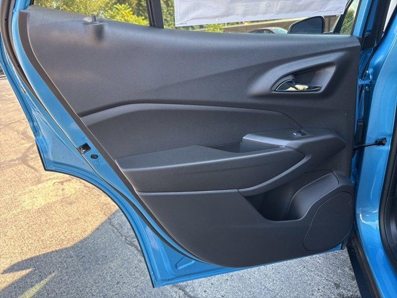New 2025 Chevrolet Trax RS w/ Sunroof Package image 34