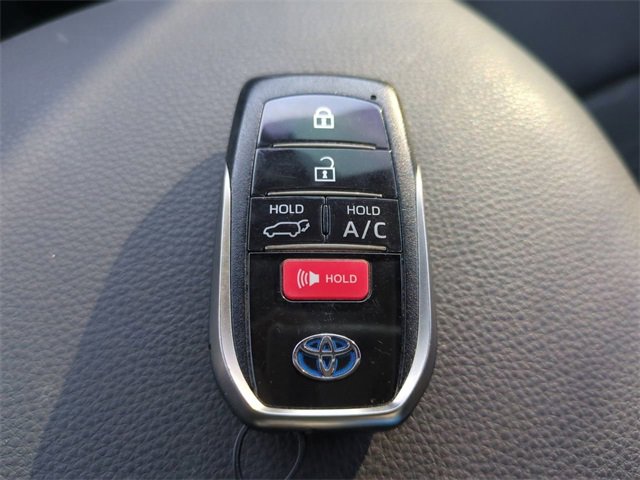 Used 2022 Toyota RAV4 SE image 35