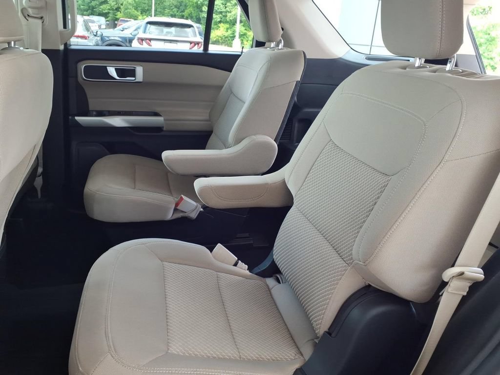 Used 2022 Ford Explorer XLT AWD/4WD image 14