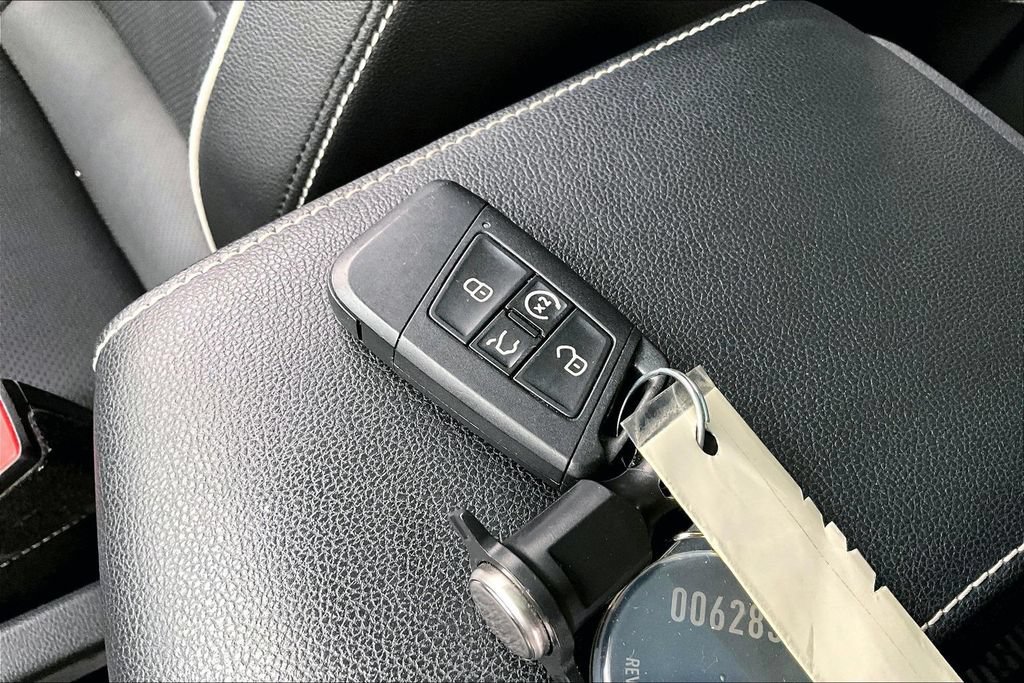 Used 2022 Volkswagen Tiguan SEL R-Line AWD/4WD image 12